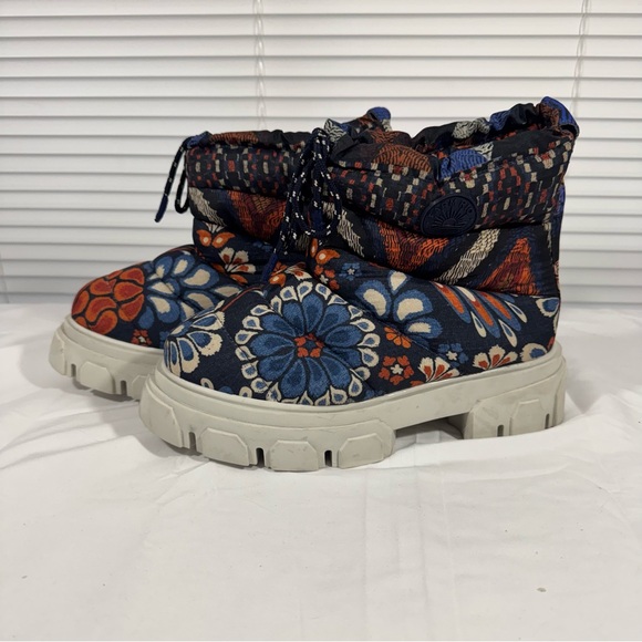 FARM Rio Shoes - Farm Rio Pineapple Platform Puffer Booties Chunky Lug Sole Boots NWOT